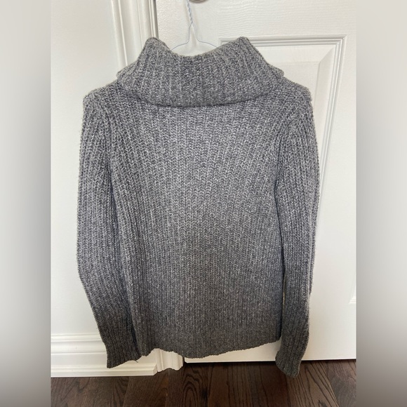 Abercrombie & Fitch Turtle Neck - Picture 2 of 3